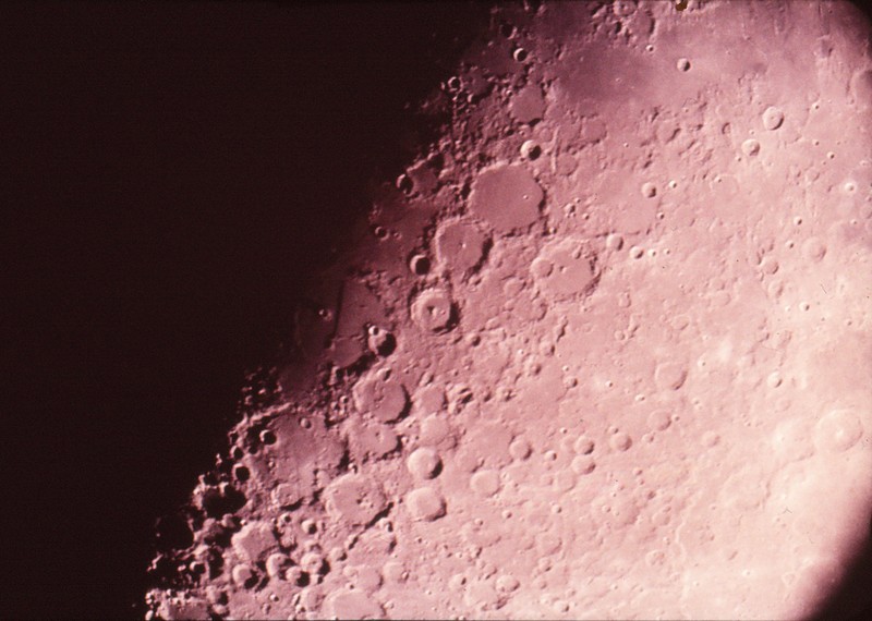 Mesiac 2